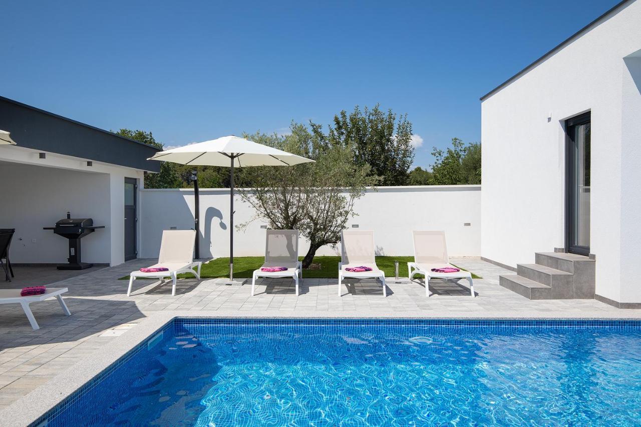 Villa L&L Медулин Екстериор снимка