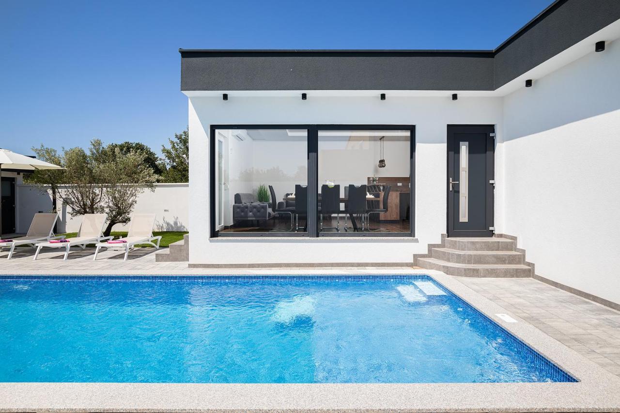 Villa L&L Медулин Екстериор снимка